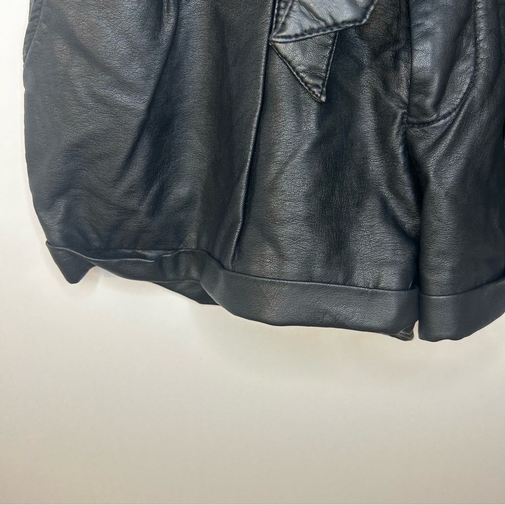 Free People We The Free Black Faux Leather Belted Pleated Shorts, Size 28 - Picture 3 of 8